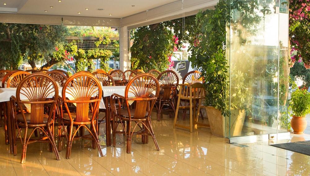 Xenios Loutra Village Beach Hotel 아기아 파라스케비 외부 사진