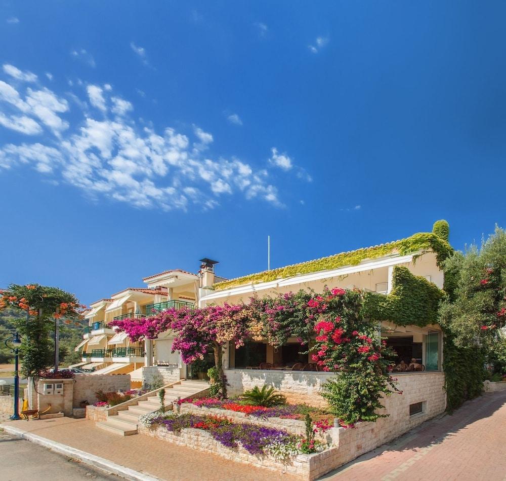 Xenios Loutra Village Beach Hotel 아기아 파라스케비 외부 사진