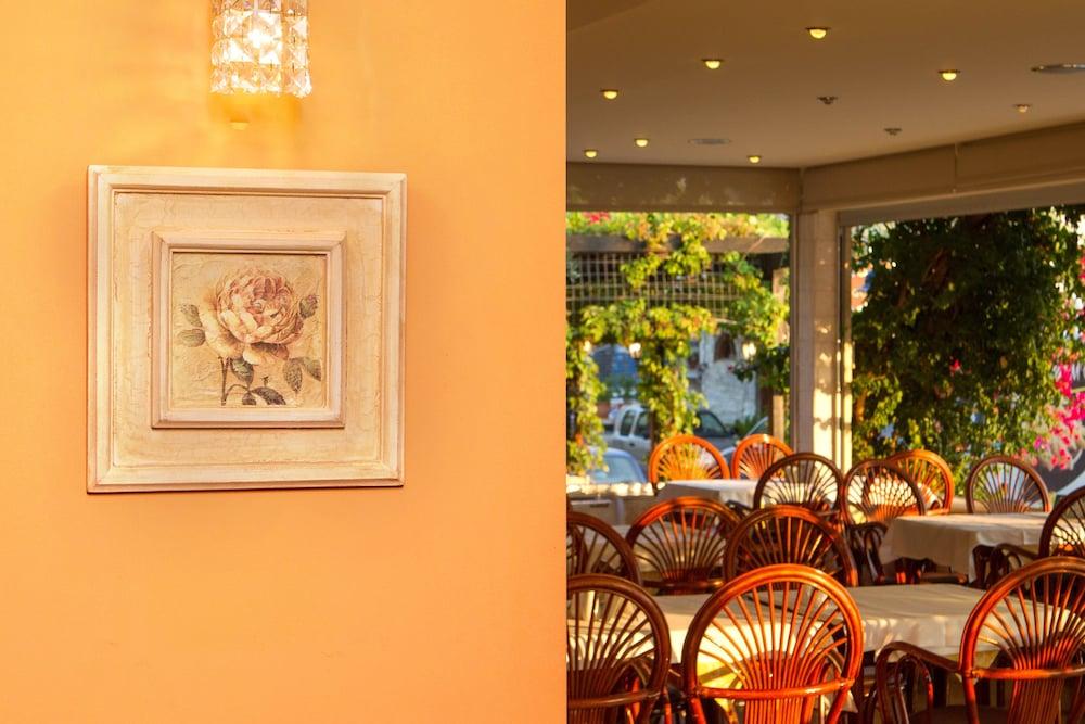 Xenios Loutra Village Beach Hotel 아기아 파라스케비 외부 사진
